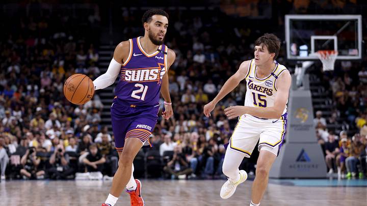Phoenix Suns v Los Angeles Lakers