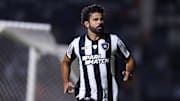 Diego Costa chegou a treinar entre os titulares, mas não foi pro jogo deste domingo
