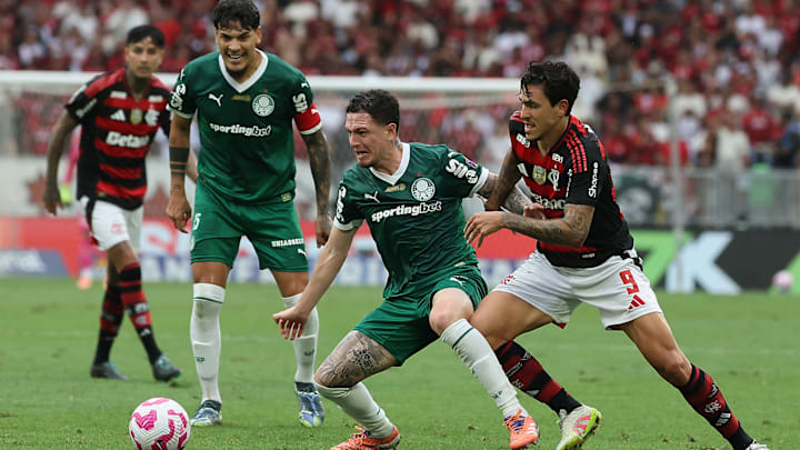 Pedro é um dos desfalques do Flamengo contra o Palmeiras pela final da Libertadores 2025