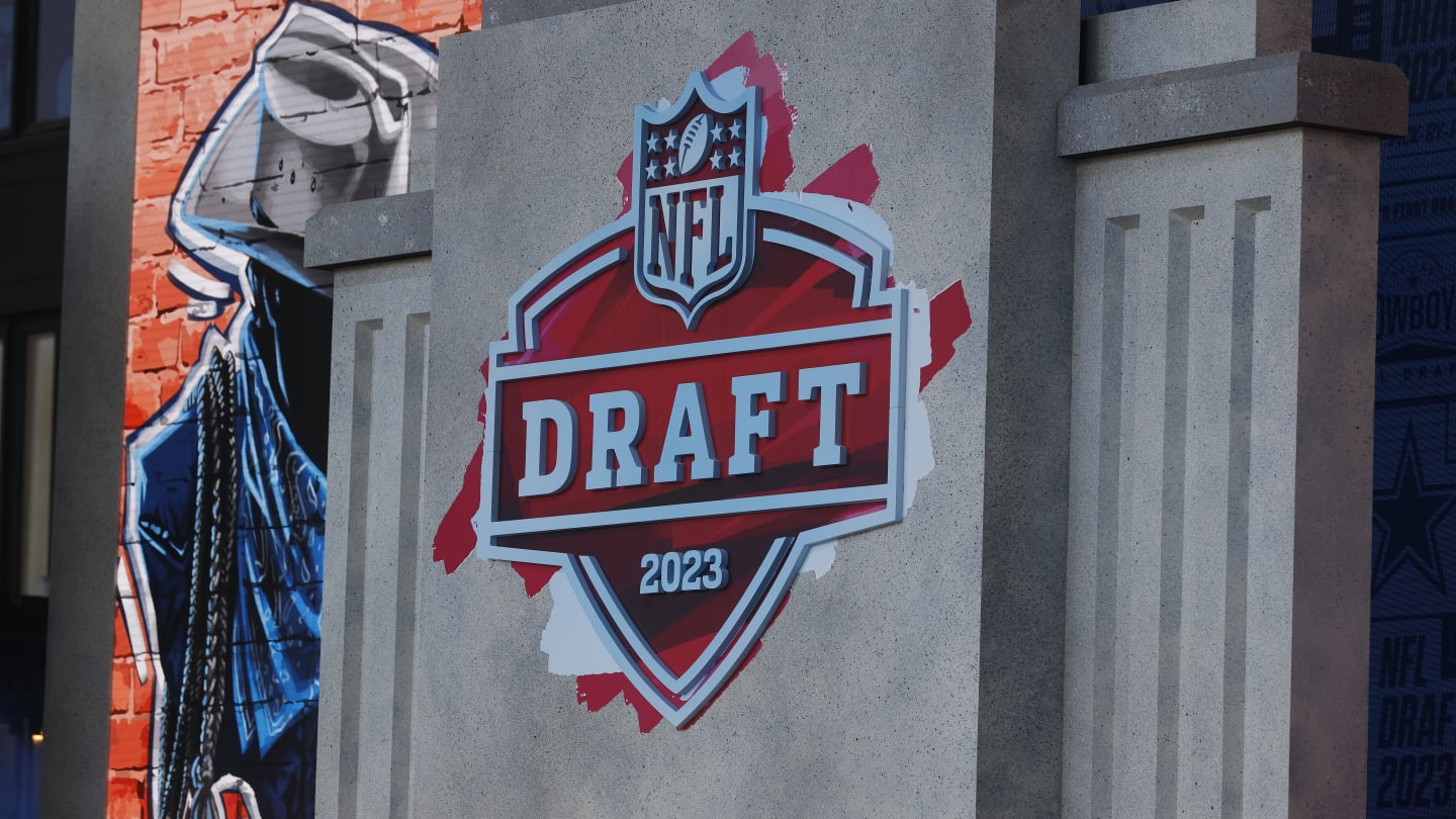 The Chicago Bears surprise many fans in this 2024 NFL Mock Draft