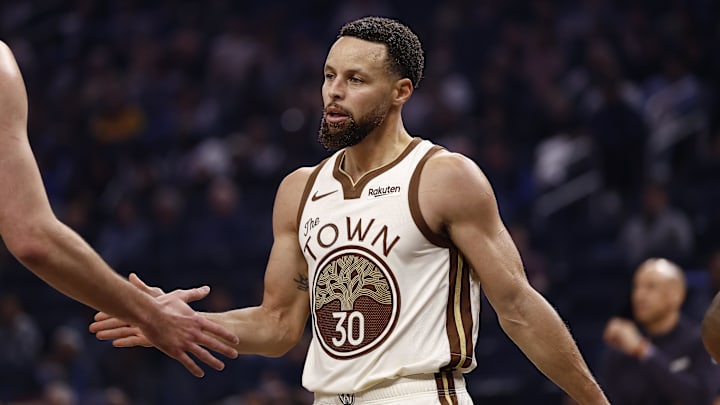 The Golden State Warriors and guard Stephen Curry are favored on Sunday.