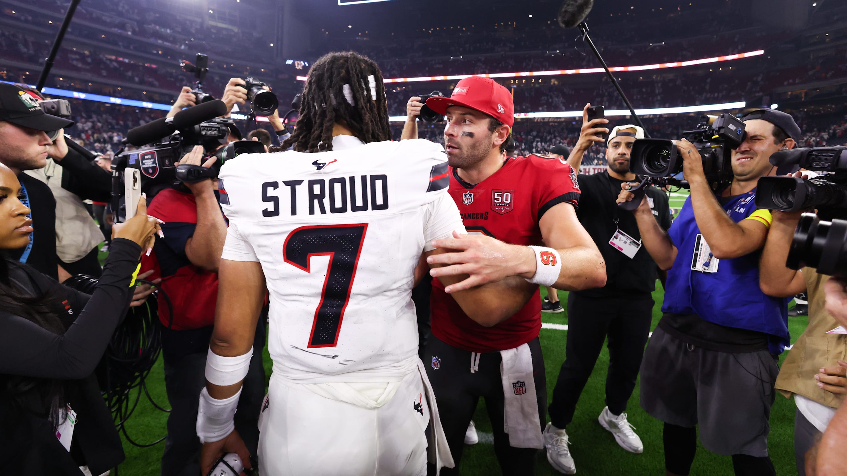 Tuesday Roundup: MNF doubleheader, Tom Brady set for (flag) football return, and more