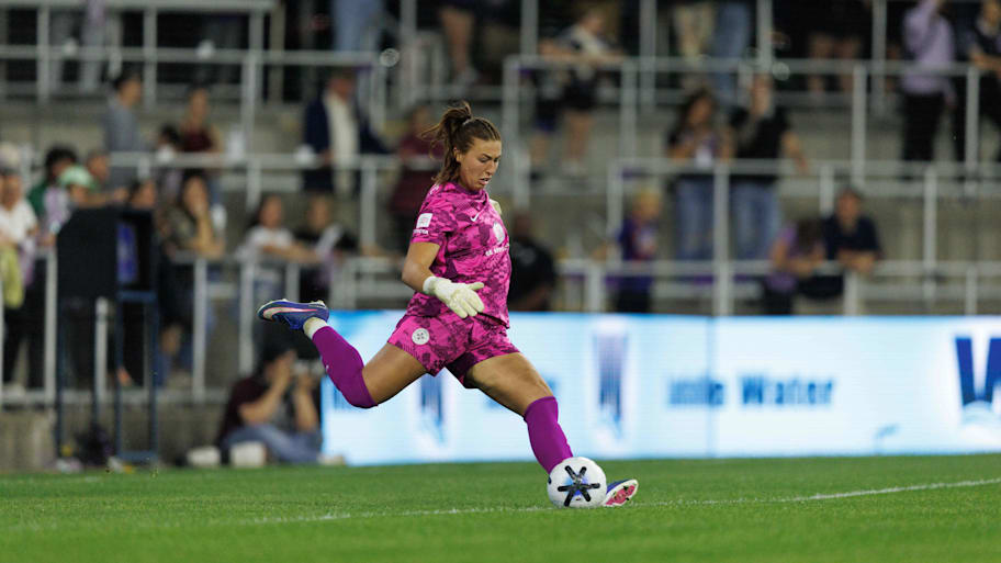 Racing Louisville FC goalkeeper Jordyn Bloomer takes a goal kick 