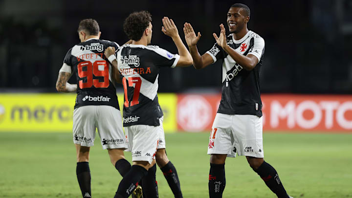 Vasco da Gama enfrenta o Santos pelo Brasileirão Série A 2025
