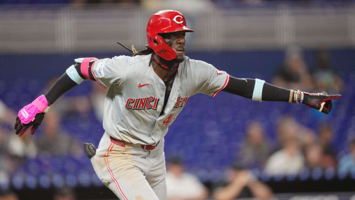 Cincinnati Reds shortstop Elly De La Cruz (44) hits a single in the 10th inning against the Miami Marlins at loanDepot Park on Aug 8.