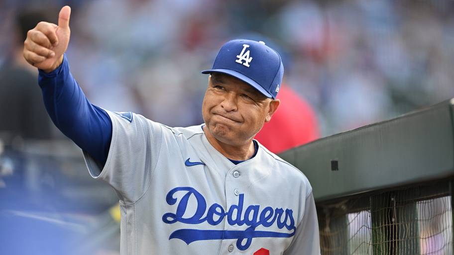 Los Angeles Dodgers manager Dave Roberts gives thumbs up from dugout