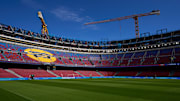 Camp Nou est encore en construction.