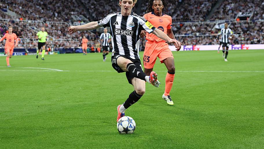 Anthony Gordon vs. Barcelona