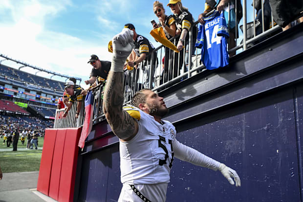 Football player exits game 