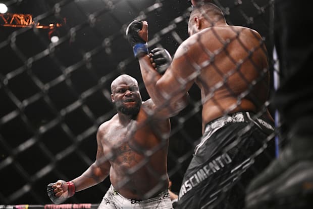 Derrick Lewis (red gloves) fights Rodrigo Nascimento (blue gloves) during UFC Fight Night at Enterprise Center. 