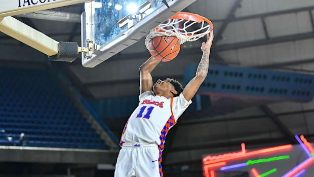 Jaylen Petty and Rainier Beach improved to 19-0 against the Metro League with a Class 3A quarterfinal win over Seattle Prep.