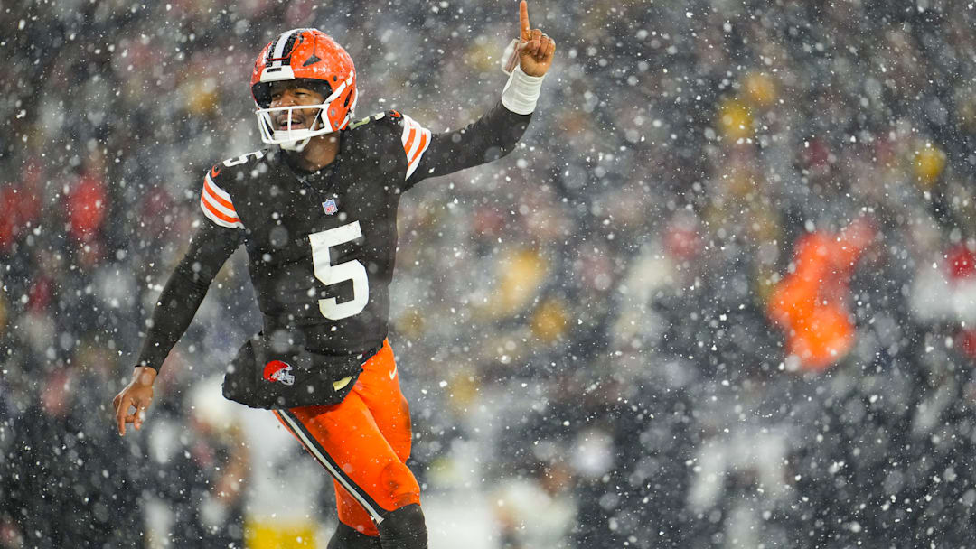 Pittsburgh Steelers v Cleveland Browns