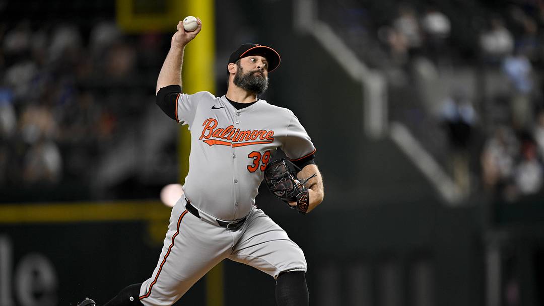 Jul 2, 2025; Arlington, Texas, USA; Baltimore Orioles relief pitcher Andrew Kittredge (39) pitches during the game between the Texas Rangers and the Baltimore Orioles at Globe Life Field. Mandatory Credit: Jerome Miron-Imagn Images