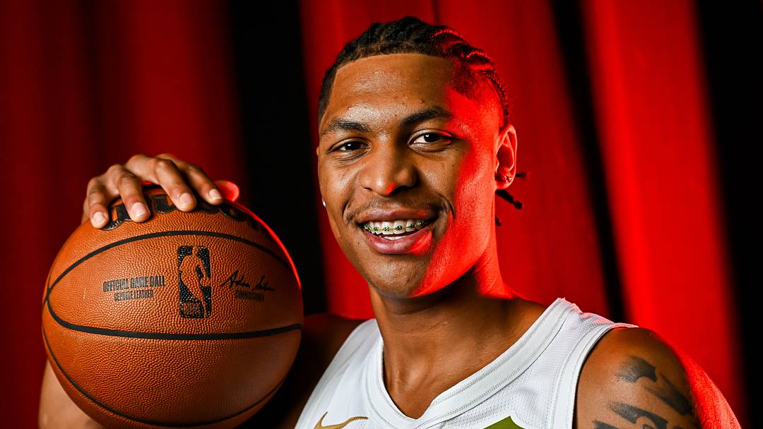 Sep 28, 2026; Cleveland, OH, USA; Cleveland Cavaliers guard Meleek Thomas (15) poses for a photo during media day at Rocket Arena. Mandatory Credit: Ken Blaze-Imagn Images Sep 28, 2026; Cleveland, OH, USA; Cleveland Cavaliers guard Meleek Thomas (15) poses for a photo during media day at Rocket Arena. Mandatory Credit: Ken Blaze-Imagn Images