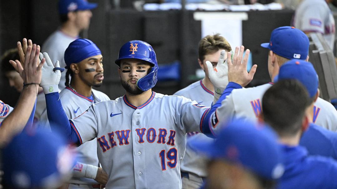 Aug 22, 2026; Chicago, Illinois, USA; New York Mets third base Bo Bichette (19) celebrates with teammates in the dugout after hitting a home run during the third inning against the Chicago White Sox at Rate Field. Mandatory Credit: Matt Marton-Imagn Images Aug 22, 2026; Chicago, Illinois, USA; New York Mets third base Bo Bichette (19) celebrates with teammates in the dugout after hitting a home run during the third inning against the Chicago White Sox at Rate Field. Mandatory Credit: Matt Marton-Imagn Images