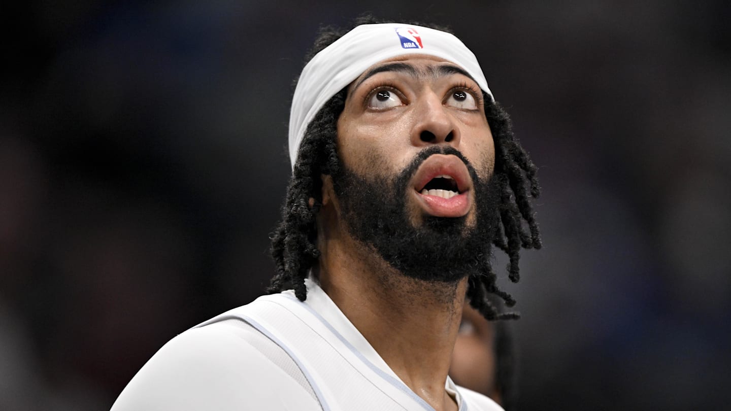 Anthony Davis Out for Weeks with Adductor Strain