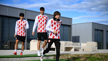 Bryan Gil preparing for the game against Liverpool