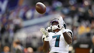Oct 19, 2025; Minneapolis, Minnesota, USA; Philadelphia Eagles cornerback Kelee Ringo (7) warms up before the game against the Minnesota Vikings at U.S. Bank Stadium. Mandatory Credit: Jeffrey Becker-Imagn Images