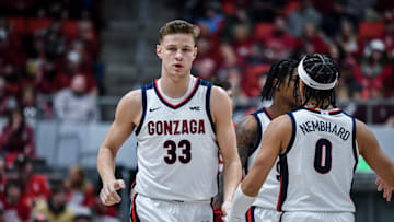 Gonzaga seniors Ben Gregg (33) and Ryan Nembhard (0).