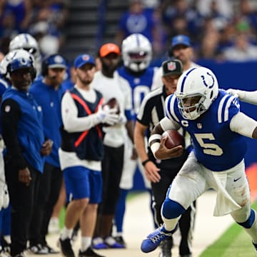 Jaylon Johnson runs down QB Anthony Richardson and pushes him out of bounds last year against the Colts.