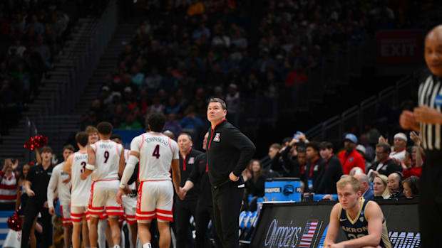 Arizona Wildcats head coach Tommy Lloyd during the second half in the first round of the NCAA Tournament 