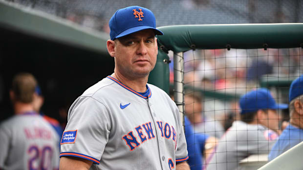 New York Mets manager Carlos Mendoza (64) stands in the dugout on August 20, 2025
