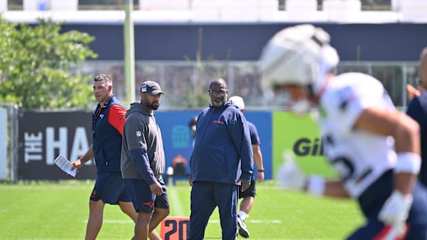 New England Patriots head coach Mike Vrabel (red sleeves and defensive coordinator Terrell Williams (blue pants.)