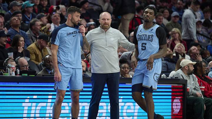 Mar 19, 2025; Portland, Oregon, USA; Memphis Grizzlies head coach Taylor Jenkins talks to guard John Konchar (46), left, and guard Vince Williams Jr. (5) during the second half against the Portland Trail Blazers at Moda Center. Mandatory Credit: Troy Wayrynen-Imagn Images