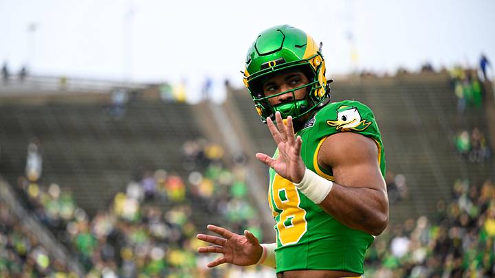 Dec 20, 2025; Eugene, OR, USA; Oregon Ducks tight end Kenyon Sadiq (18) looks on before the game against the James Madison Dukes at Autzen Stadium. Mandatory Credit: Troy Wayrynen-Imagn Images