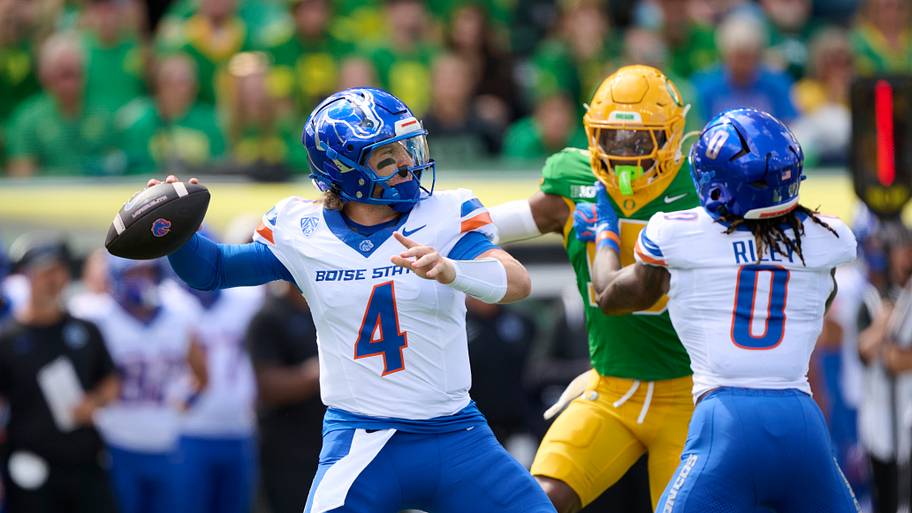 Boise State Broncos quarterback Maddux Madsen throws a pass during the first half against the Oregon Ducks at Autzen Stad