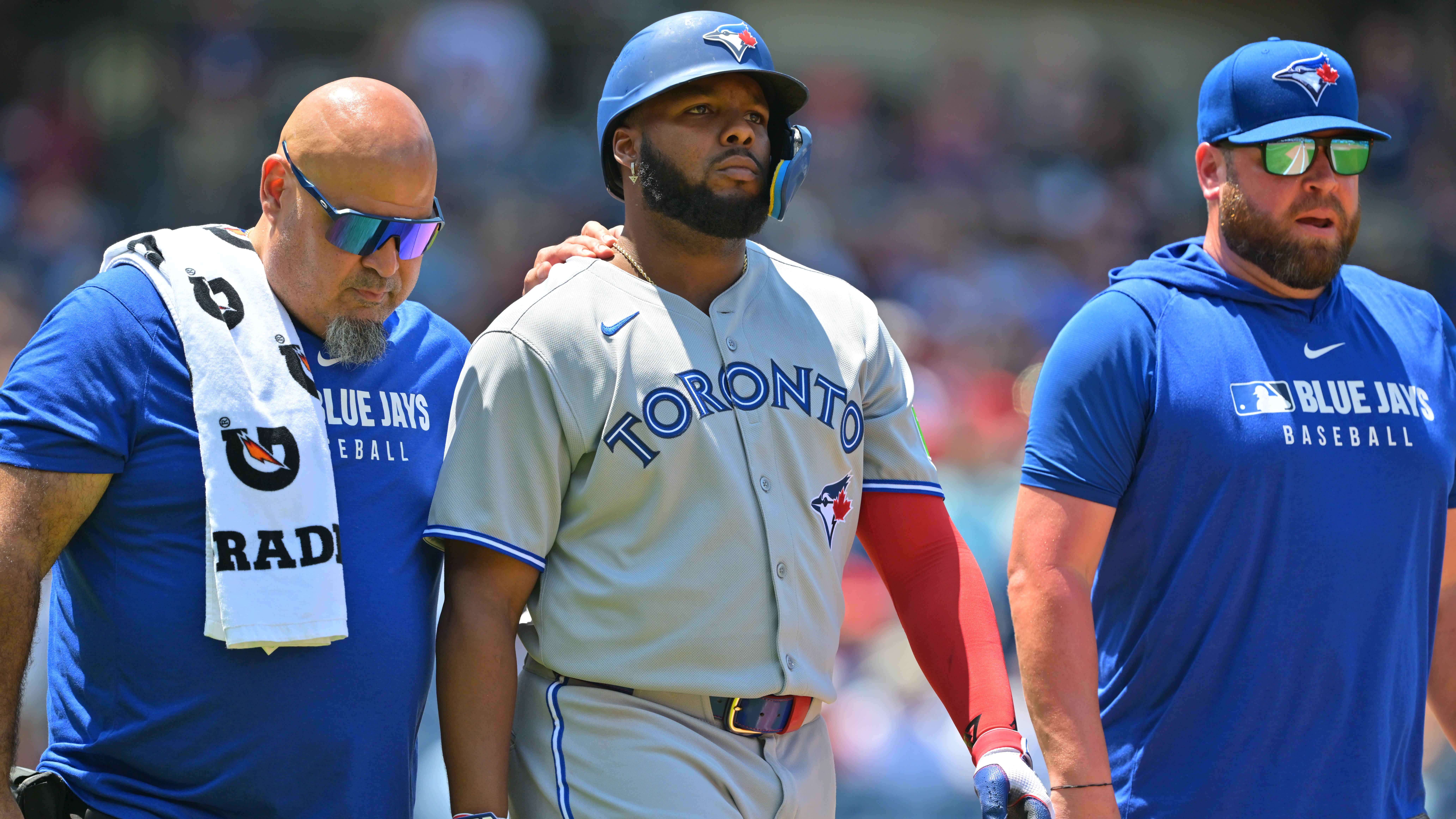 Vladimir Guerrero Jr. injury scare should sway front office to reunite former slugger