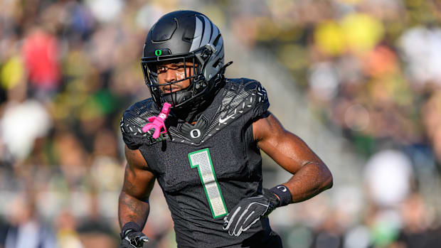 Oregon Ducks wide receiver Traeshon Holden