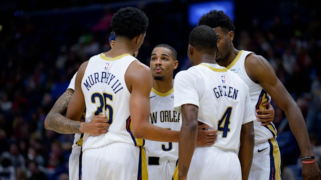 Dec 7, 2024; New Orleans, Louisiana, USA; New Orleans Pelicans guard Dejounte Murray (5) gathers teammates including New Orleans Pelicans guard Trey Murphy III (25) and New Orleans Pelicans guard Javonte Green (4) for a huddle as the team falls behind against the Oklahoma City Thunder during the first half at Smoothie King Center. Mandatory Credit: Matthew Hinton-Imagn Images