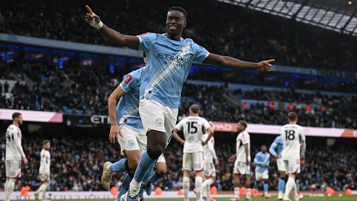 O zagueiro Marc Guéhi custou cerca de R$ 143 milhões ao City O zagueiro Marc Guéhi custou cerca de R$ 143 milhões ao City