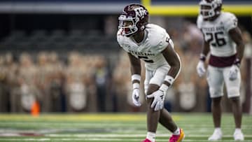 Texas A&M Aggies defensive lineman Enai White (6)