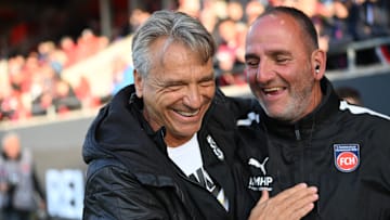 Elversberg-Coach Horst Steffen mit Heidenheim-Coach Frank Schmidt