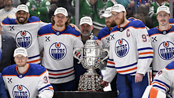 The Edmonton Oilers pose with the trophy after winning the Western Conference Final of the 2025 Stanley Cup Playoffs at American Airlines Center.