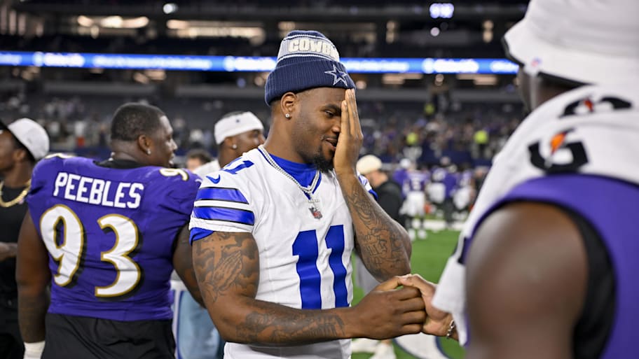 Micah Parsons and Jerry Jones do not appear to be communicating effectively. | Jerome Miron-Imagn Images