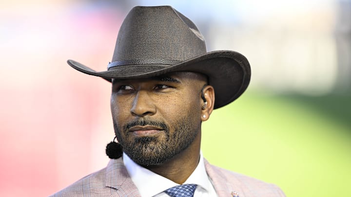 Sep 28, 2024; Dallas, Texas, USA; ACC Network commentator EJ Manuel before the game between the Southern Methodist Mustangs and the Florida State Seminoles at Gerald J. Ford Stadium. Mandatory Credit: Jerome Miron-Imagn Images Sep 28, 2024; Dallas, Texas, USA; ACC Network commentator EJ Manuel before the game between the Southern Methodist Mustangs and the Florida State Seminoles at Gerald J. Ford Stadium. Mandatory Credit: Jerome Miron-Imagn Images