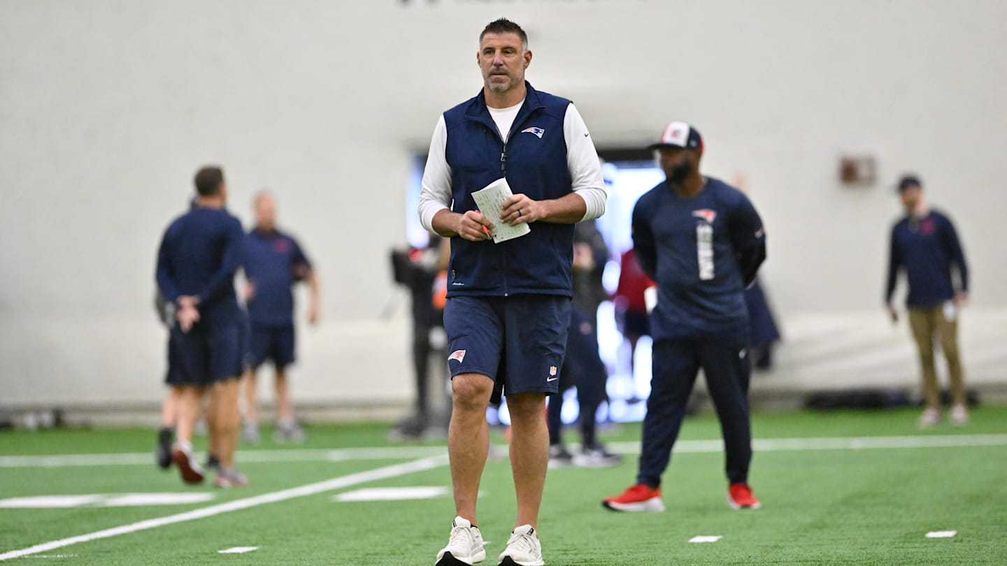 Mike Vrabel Sending Much-Needed Message to New England Patriots