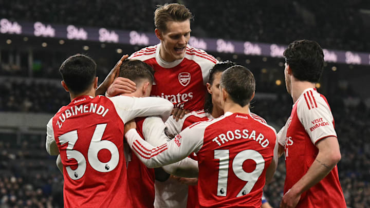 Arsenal vence o Everton e mantém gordura na liderança da Premier League Arsenal vence o Everton e mantém gordura na liderança da Premier League