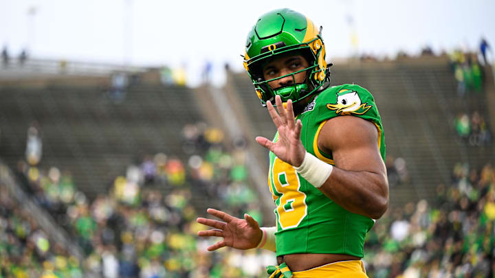 Oregon Ducks tight end Kenyon Sadiq