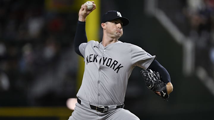 Sep 2, 2024; Arlington, Texas, USA; New York Yankees relief pitcher Clay Holmes (35) pitches against the Texas Rangers during the ninth inning at Globe Life Field. Mandatory Credit: Jerome Miron-Imagn Images