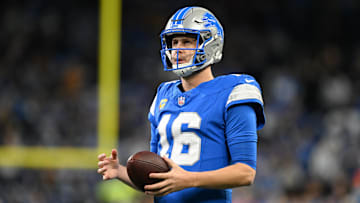 Detroit Lions quarterback Jared Goff (16).