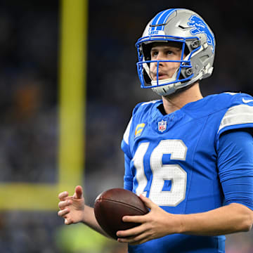 Detroit Lions quarterback Jared Goff (16).