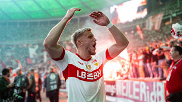 Ermedin Demirovic feiert mit dem VfB den DFB-Pokal-Titel