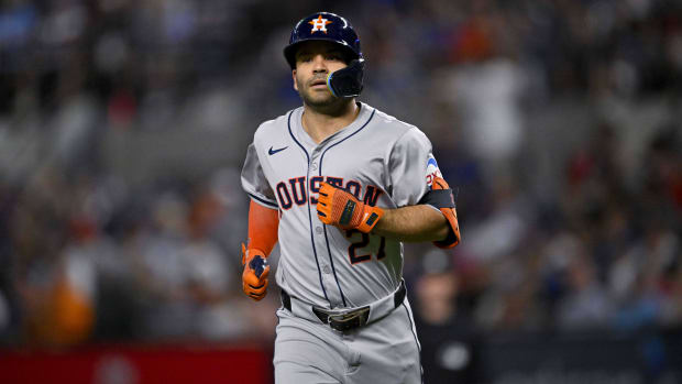 Jose Altuve put the Astros ahead with a run in the eighth inning Monday night.