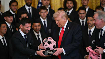 Lionel Messi a été reçu par Donald Trump. Lionel Messi a été reçu par Donald Trump.