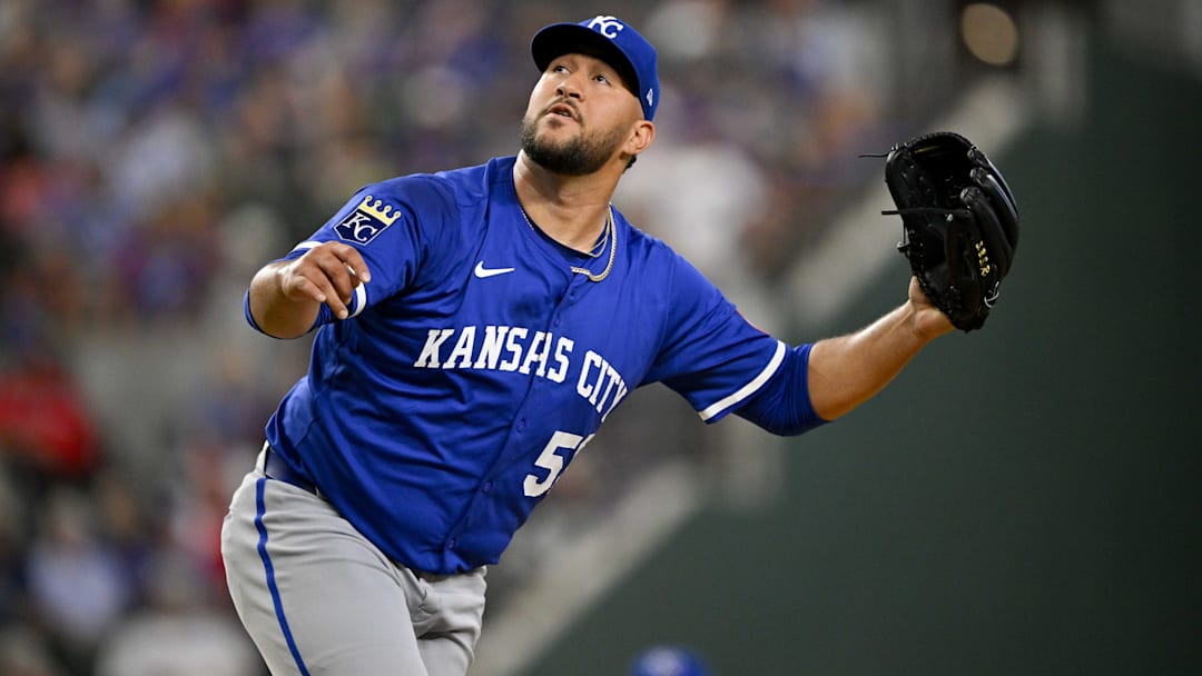 Jun 19, 2025; Arlington, Texas, USA; Kansas City Royals relief pitcher Carlos Estevez (53) pitches against the Texas Rangers during the ninth inning at Globe Life Field. Mandatory Credit: Jerome Miron-Imagn Images Jun 19, 2025; Arlington, Texas, USA; Kansas City Royals relief pitcher Carlos Estevez (53) pitches against the Texas Rangers during the ninth inning at Globe Life Field. Mandatory Credit: Jerome Miron-Imagn Images