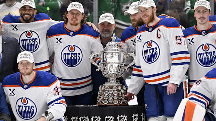 The Edmonton Oilers pose with the trophy after winning the Western Conference Final of the 2025 Stanley Cup Playoffs